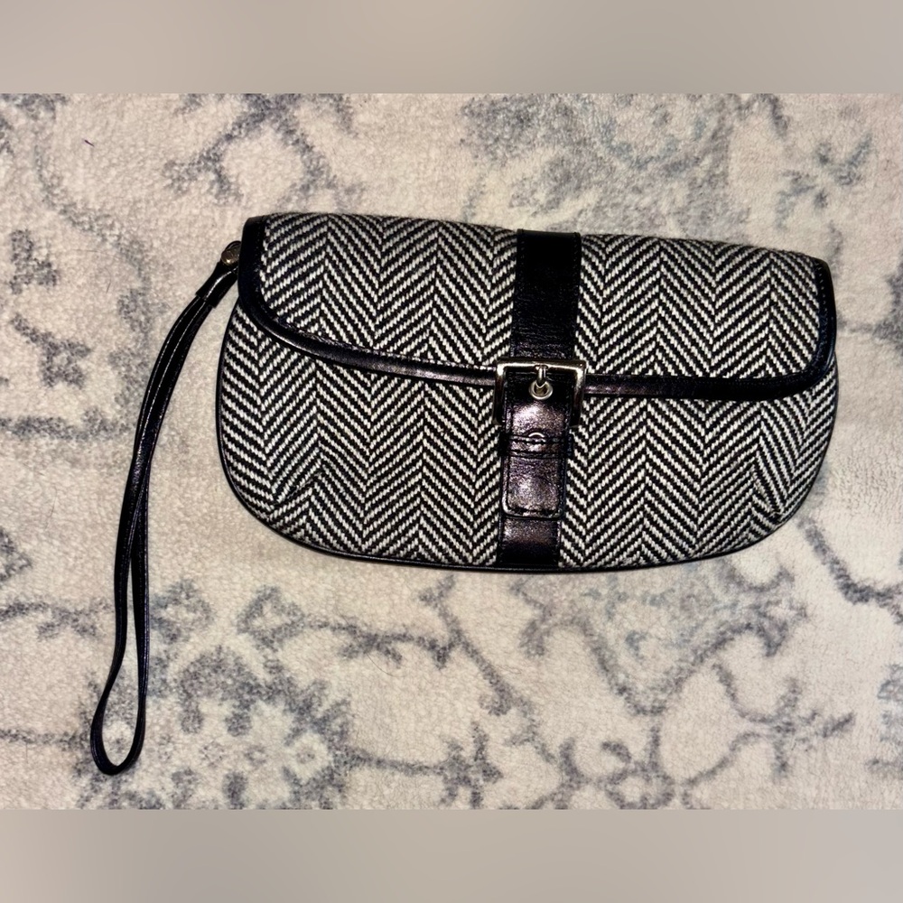Banana Republic vintage black and white wool wristlet clutch 100% leather - EUC